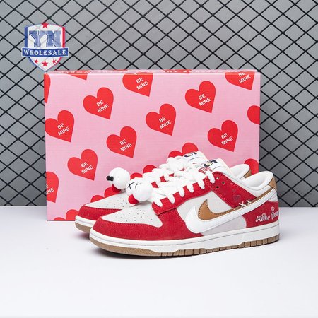 Nike Dunk Low SE Merry Christmas DO9457-112 Unisex